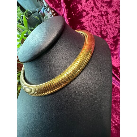 Vintage Gold-Tone Omega Chain Necklace 15-17" Adjustable Length Elegant Statemen - Picture 3 of 4